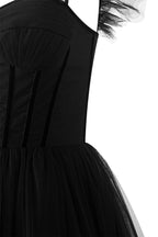 Vestido de fiesta de tul con volantes y corsé de corte en A