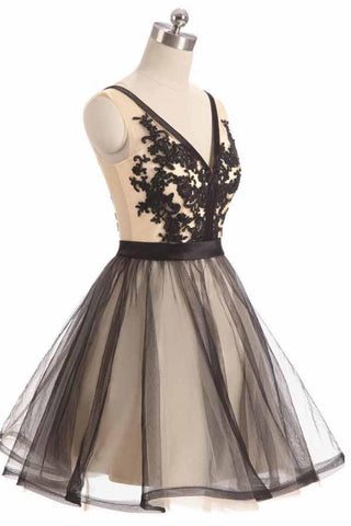Robe de bal courte en tulle noir et dentelle, col en V, référence PD067