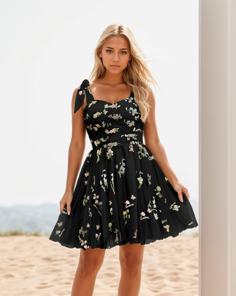 Vestido de fiesta de bienvenida con tirantes finos y estampado floral SYH79