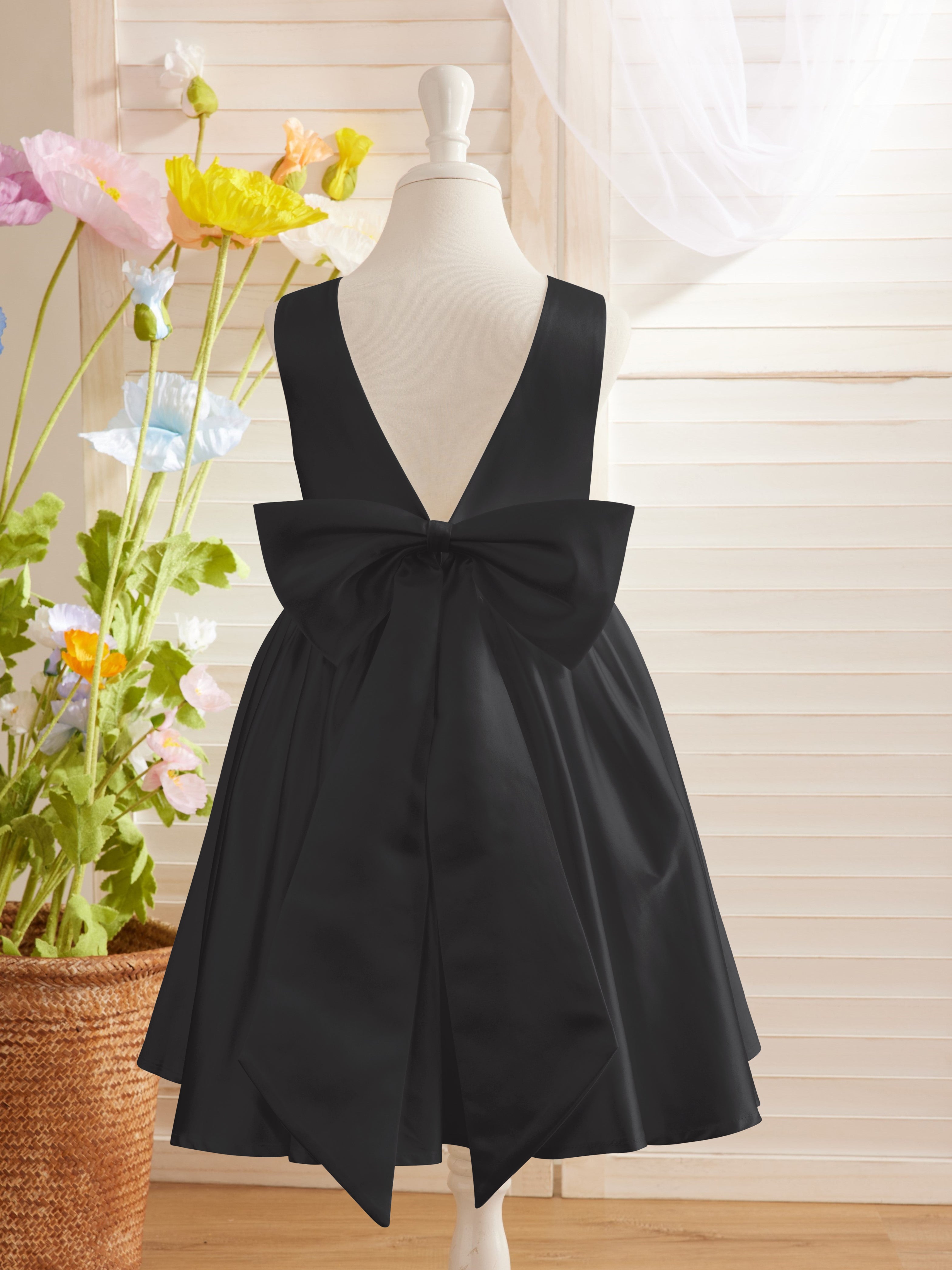 Elegante vestido de niña de las flores de satén con corte en A, espalda en V y lazo, hasta la rodilla 