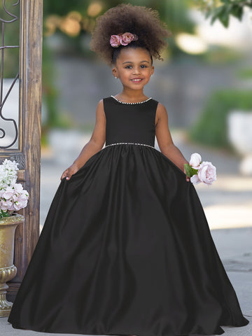 Vestido rosa sin mangas de satén con escote con cuentas y detalle de lazo 