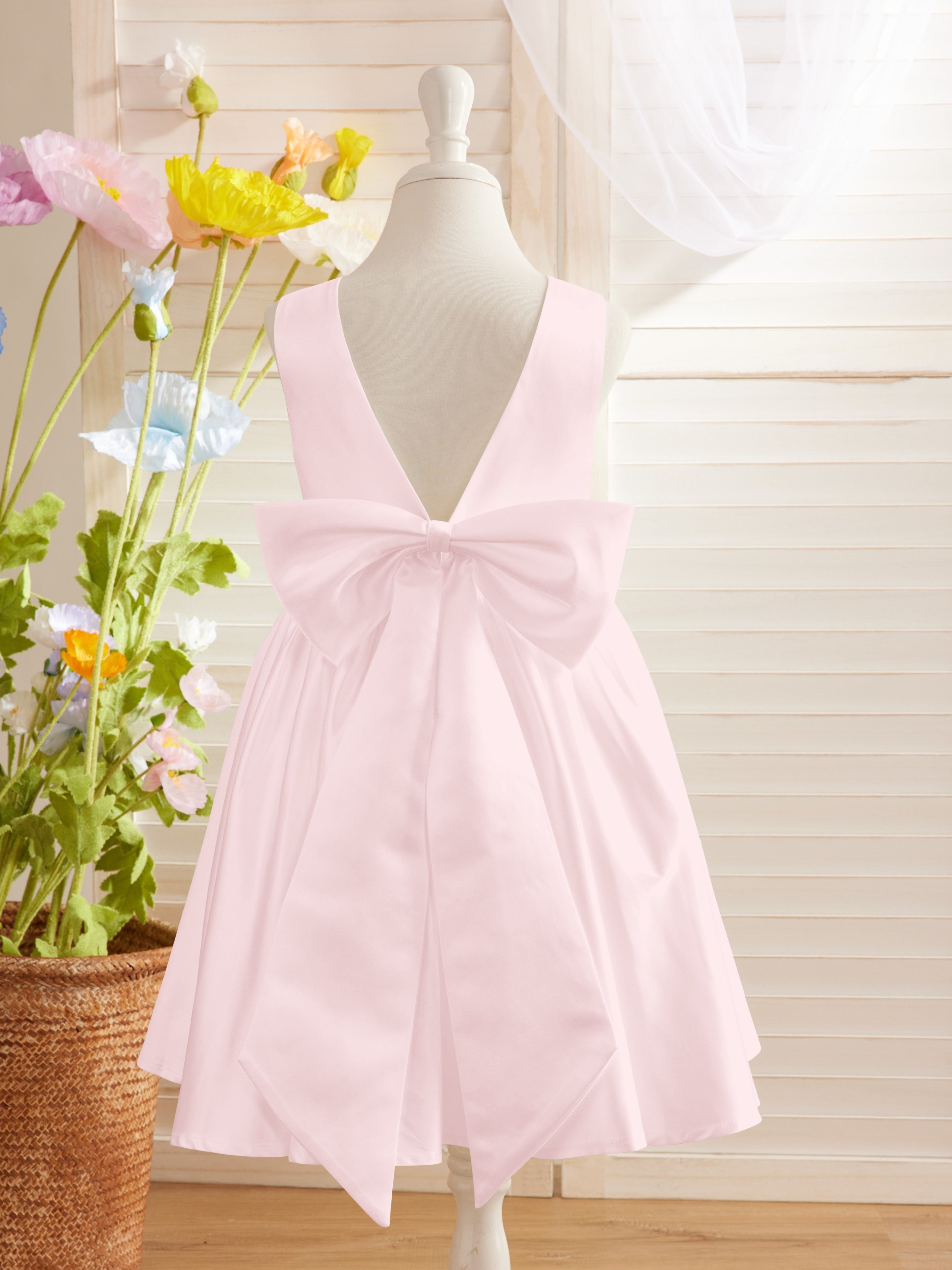 Elegante vestido de niña de las flores de satén con corte en A, espalda en V y lazo, hasta la rodilla 