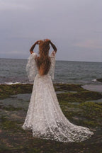 Robe de mariée bohème trapèze à manches longues et dos nu en dentelle
