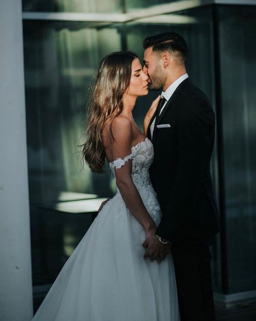 Boho A-Line Tulle Off-the-shoulder Wedding Dresses with Lace