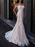 Robe de mariée bohème élégante sirène épaules dénudées en dentelle personnalisée manches courtes traîne