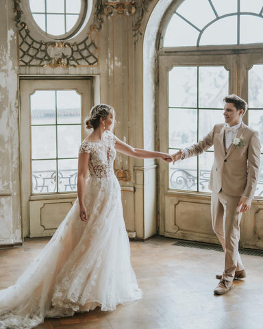 Vestido de novia largo de tul estilo boho, corte en A, con apliques de encaje