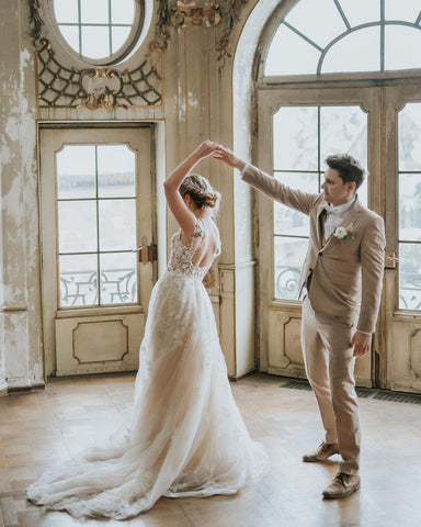 Vestido de novia largo de tul estilo boho, corte en A, con apliques de encaje