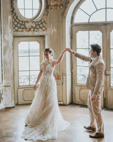 Vestido de novia largo de tul estilo boho, corte en A, con apliques de encaje