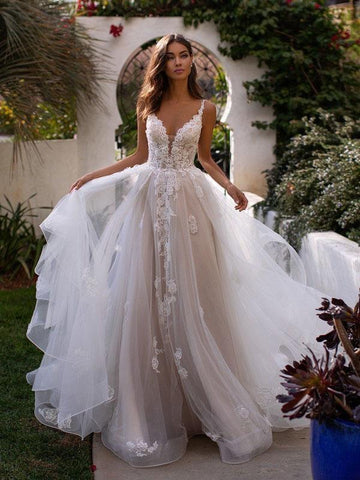 Vestidos de novia bohemios largos de corte bohemio, corte en A, escote en V, tirantes finos, espalda descubierta, tul y encaje.