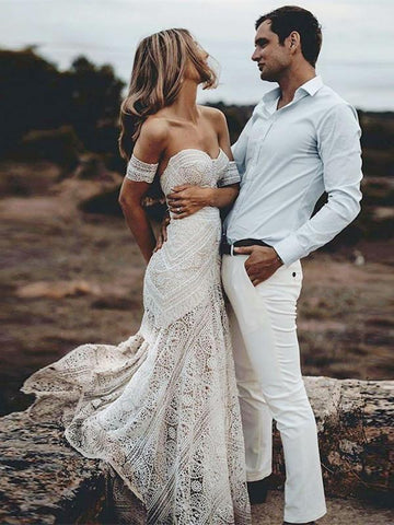 Vestidos de novia largos estilo boho de sirena con escote corazón y encaje color marfil