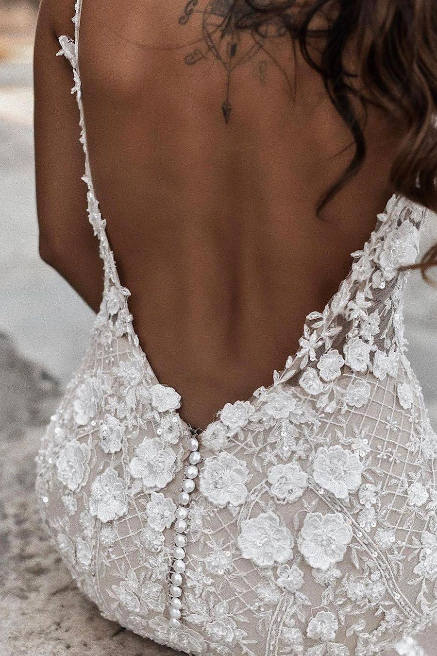 Robe de mariée sirène bohème sans manches à fleurs, dos nu 