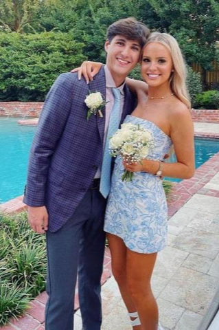 Robe fourreau courte sans bretelles pour le bal de fin d'année