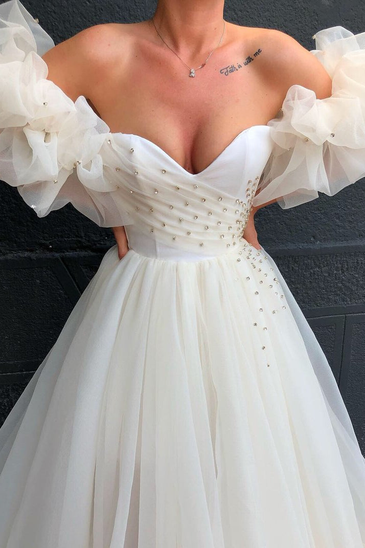 Robes de bal en tulle à manches bouffantes ornées de cristaux et épaules dénudées