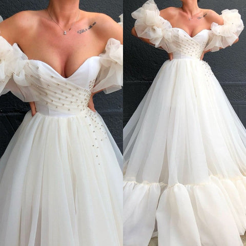 Robes de bal en tulle à manches bouffantes ornées de cristaux et épaules dénudées