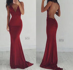 Robes de soirée bordeaux à fines bretelles extensibles et dos nu, style colonne