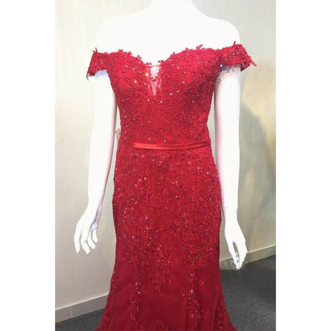 Robe de bal sirène bordeaux en dentelle et perles, épaules dénudées 