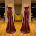 Robe de bal bordeaux sirène à volants et bretelles spaghetti longues