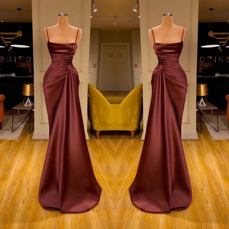 Robe de bal bordeaux sirène à volants et bretelles spaghetti longues