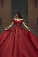 Robes de mariée bordeaux en satin, coupe trapèze, épaules dénudées, avec dentelle