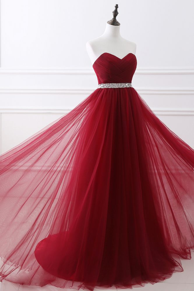 Robe de bal bordeaux en tulle, coupe trapèze, décolleté cœur