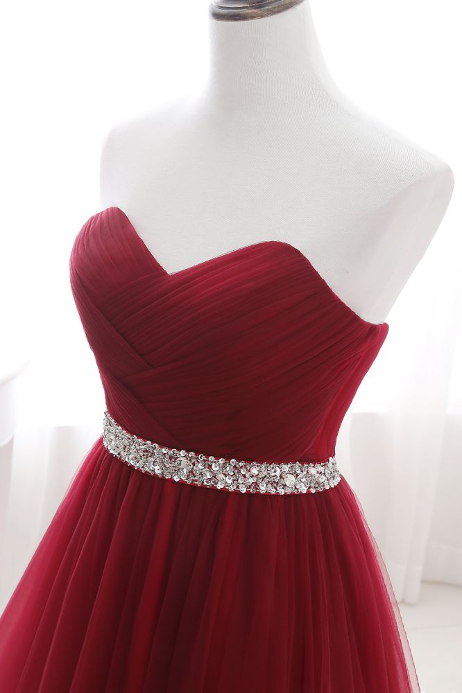 Robe de bal bordeaux en tulle, coupe trapèze, décolleté cœur