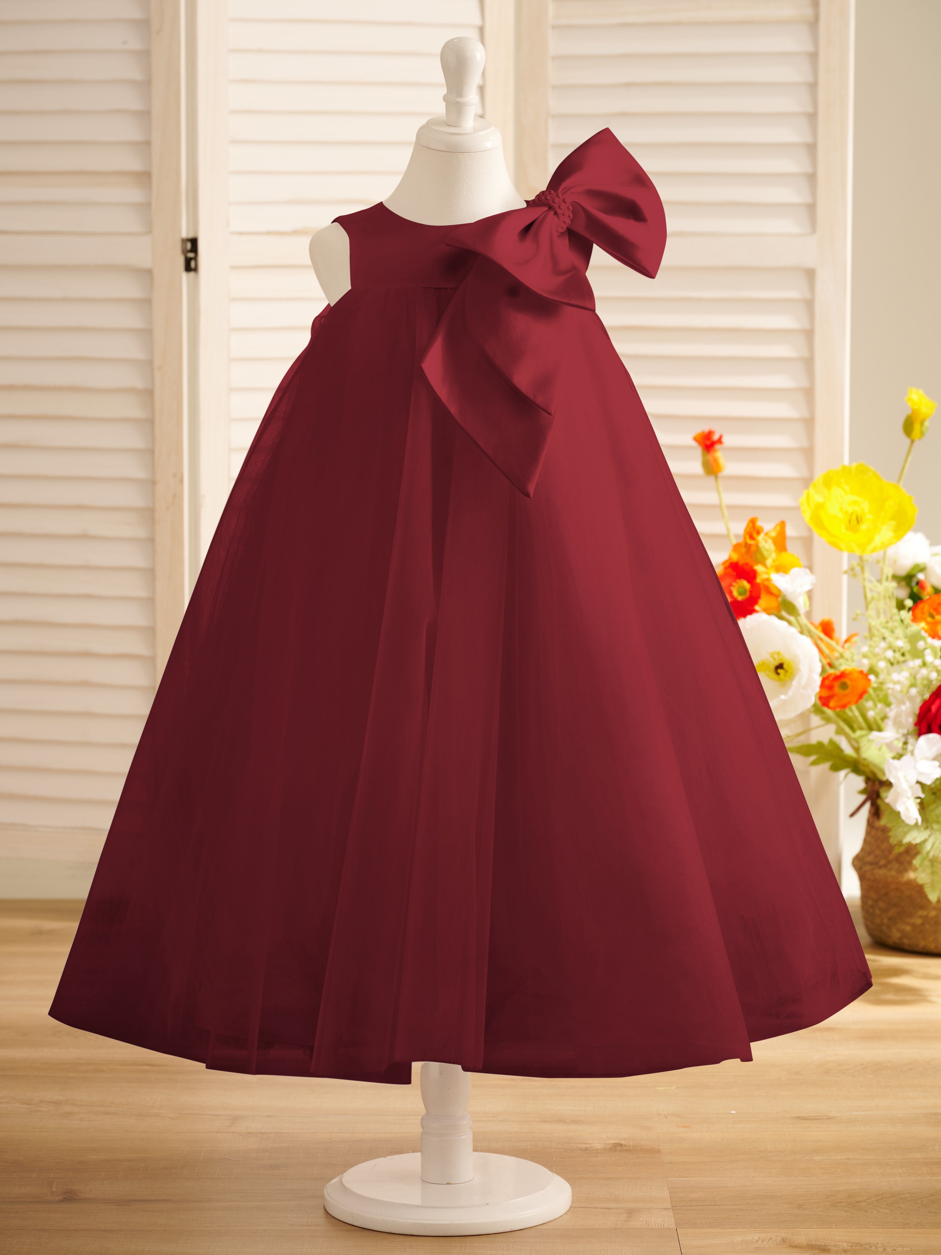 Vestido de niña pequeña de las flores, corte en A, con gran lazo y tul, hasta la rodilla. 