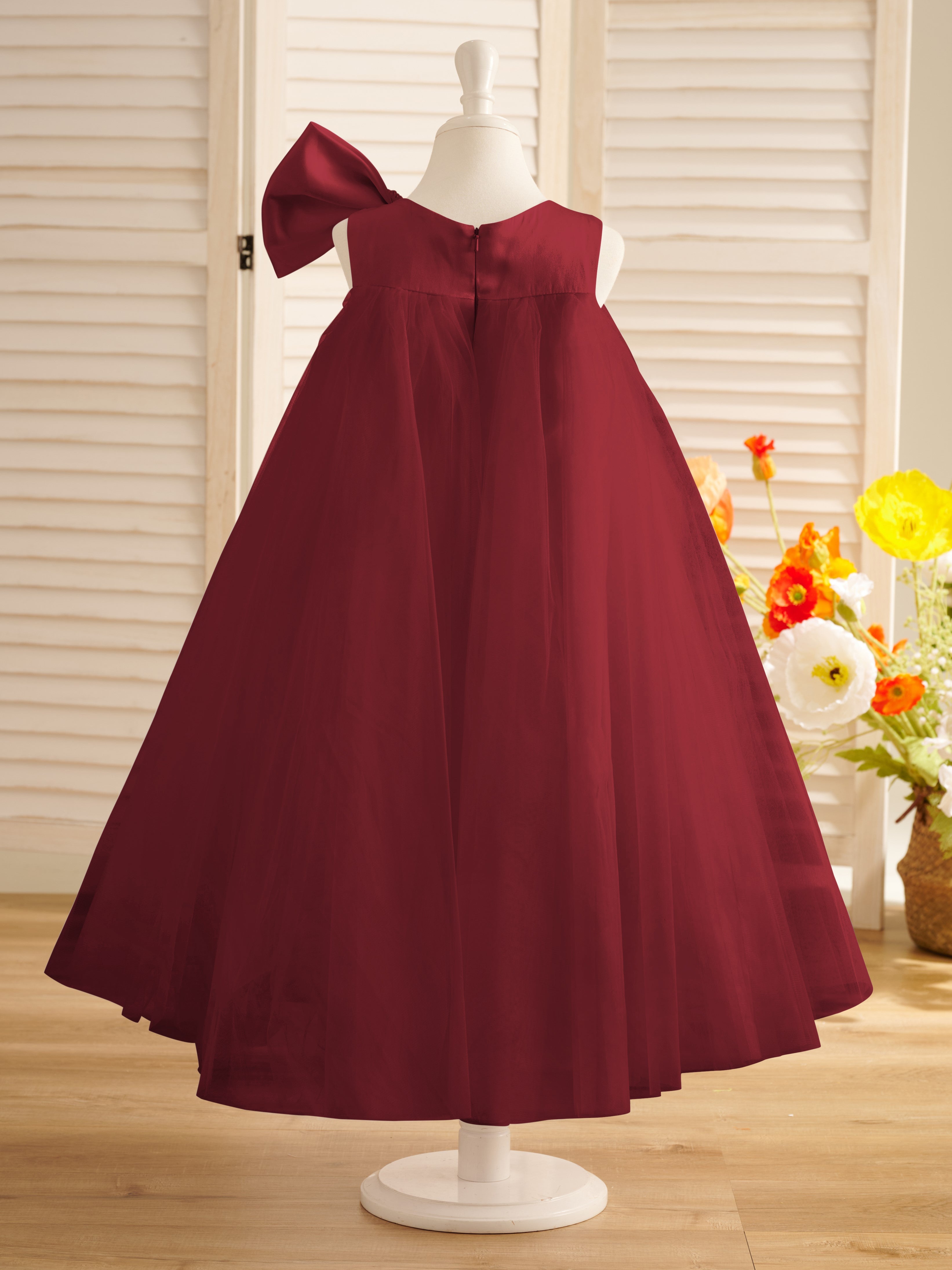 Vestido de niña pequeña de las flores, corte en A, con gran lazo y tul, hasta la rodilla. 