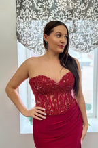 Vestido largo de fiesta rosa fucsia con corsé de encaje y escote corazón con abertura