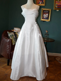 Robe de bal élégante en satin blanc à fines bretelles, coupe princesse, Y7556