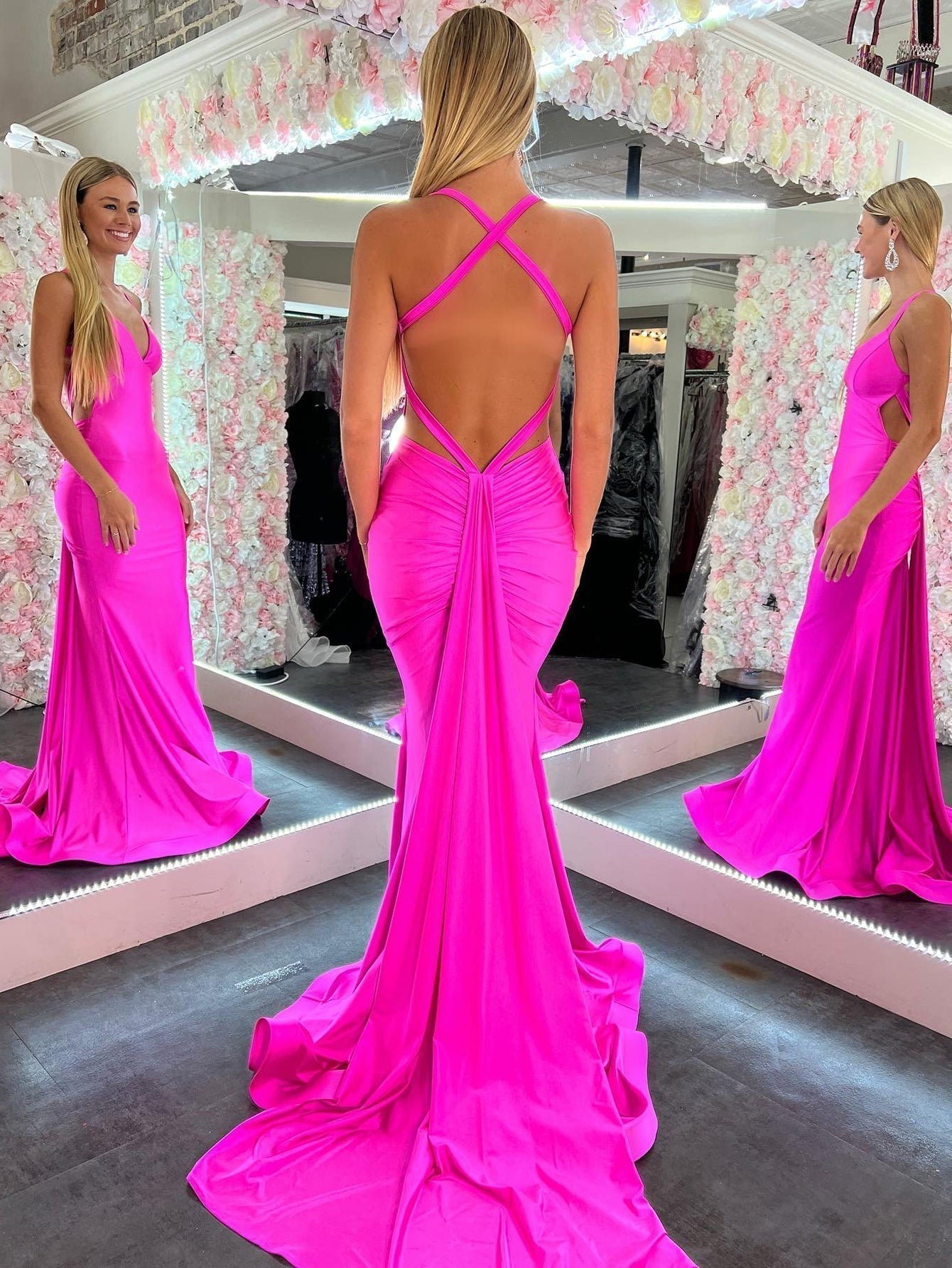 Vestido largo de fiesta de satén rosa sirena con escote en V y espalda descubierta
