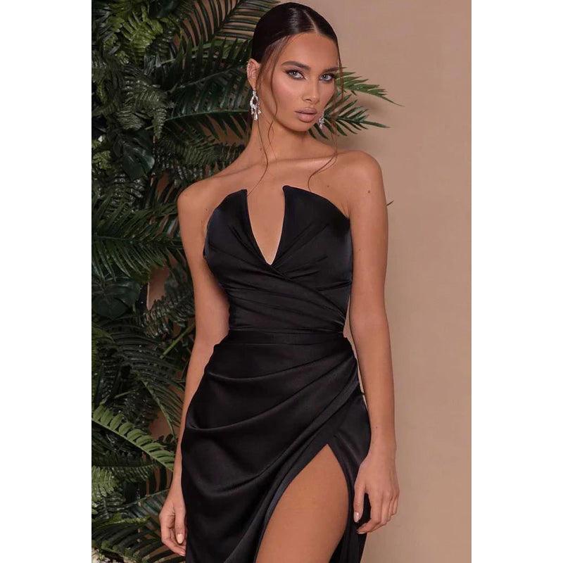 Robe de soirée longue froncée à col en V et sans bretelles avec fente