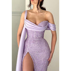 Vestido formal de fiesta largo con abertura alta y un hombro descubierto