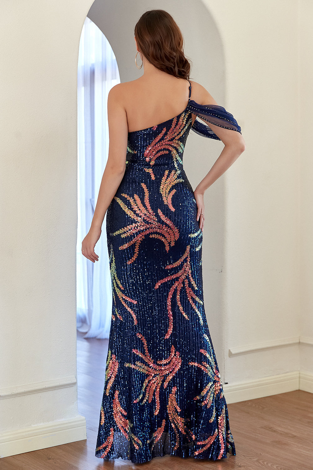 Robe de bal asymétrique à sequins avec fente