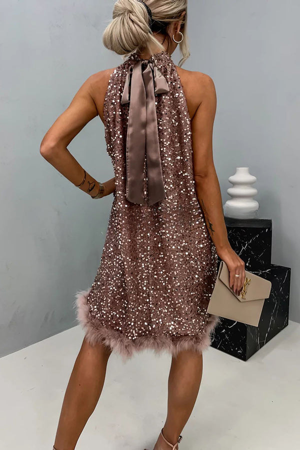 Robe babydoll mini dos nu à sequins et plumes « Il est temps de danser » 