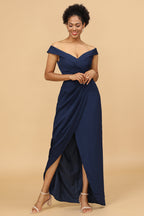 Robe de demoiselle d'honneur fourreau bleu marine à épaules dénudées