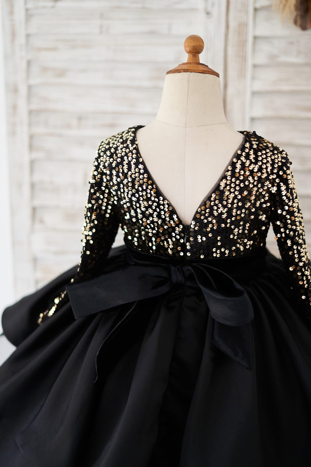 Vestido de fiesta negro para niña con lentejuelas hasta la rodilla 