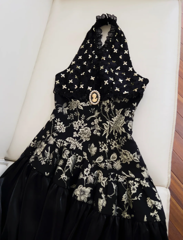 Elegante vestido de noche negro con escote halter, estampado floral, lentejuelas y corte en A, estilo vestido de fiesta largo Y8568
