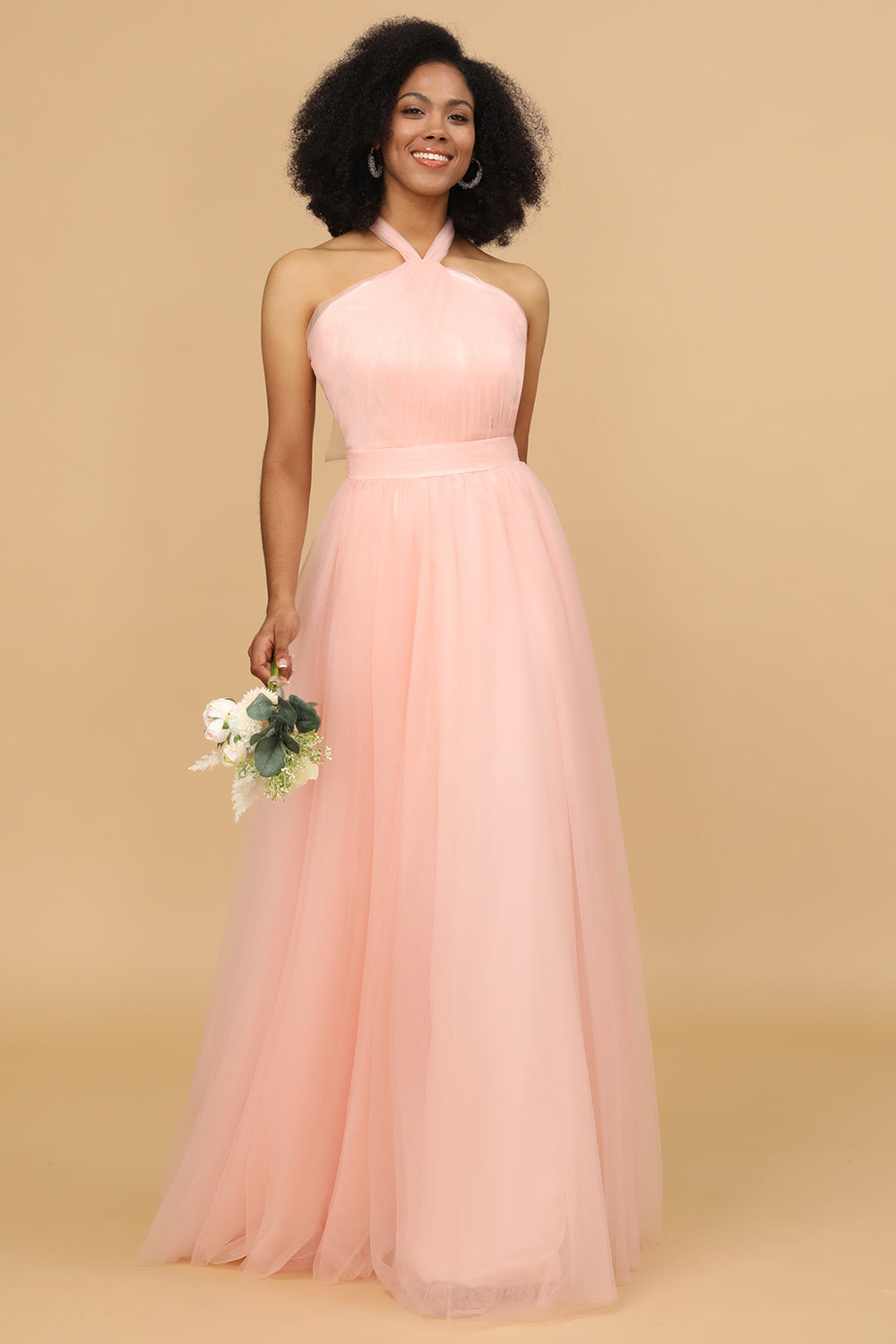 Vestido largo de dama de honor rosa con escote halter y corte en A