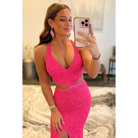 Robe de bal longue à bretelles croisées et découpes pailletées et col en V