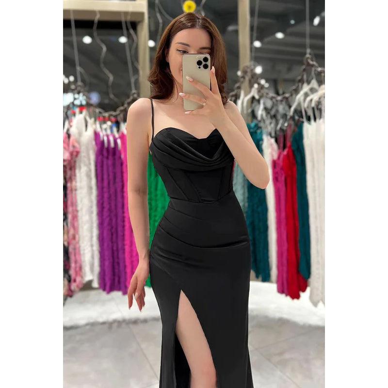 Robe de soirée longue en satin froncé, coupe fourreau/colonne, décolleté en cœur