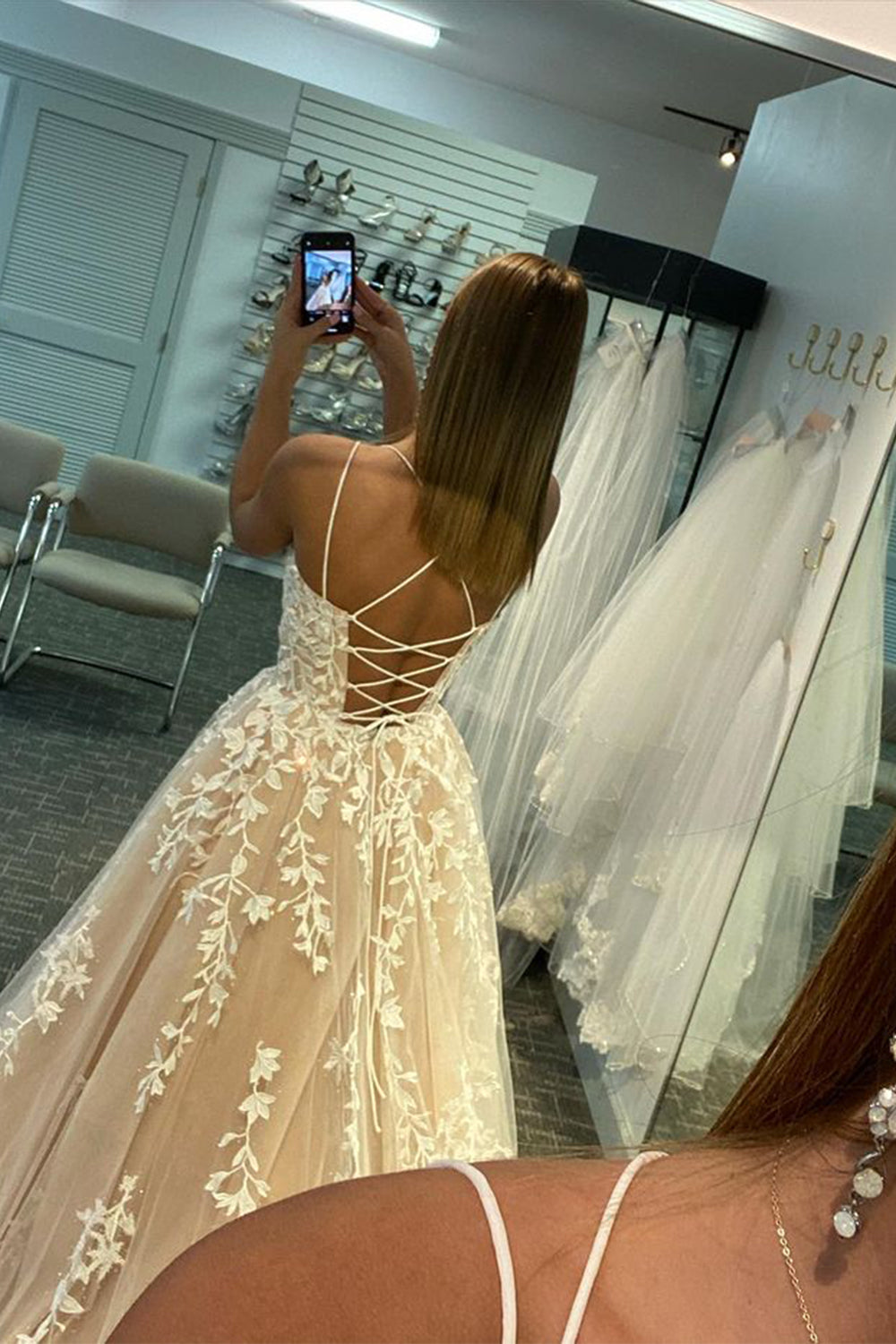 Vestido de graduación rojo de princesa con tirantes finos