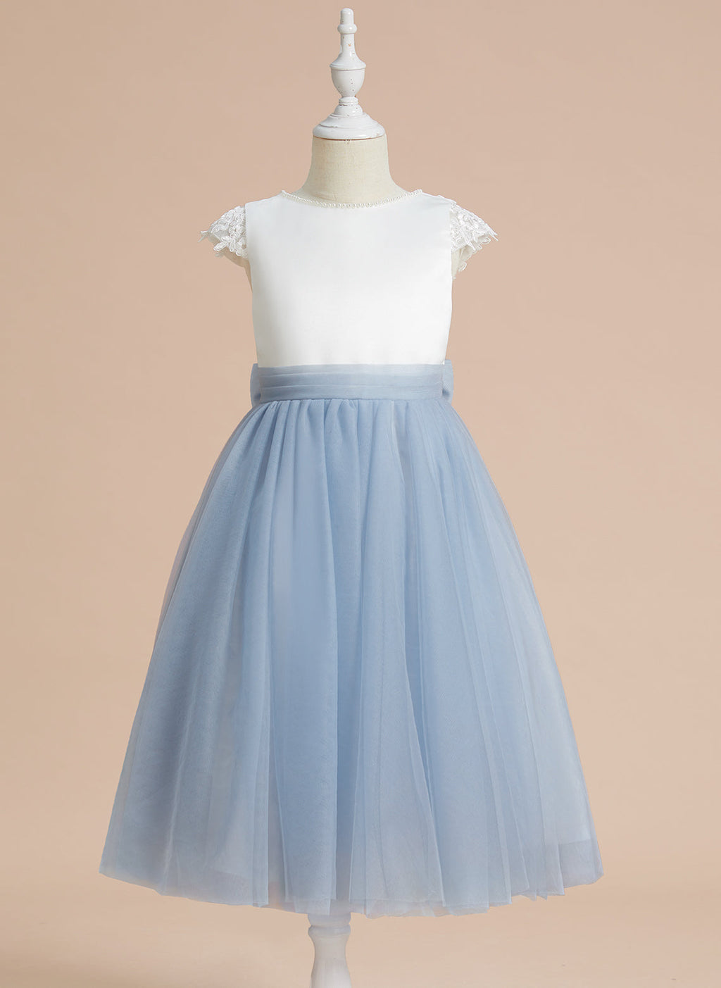Vestido de niña de las flores para la Primera Comunión, corte en A, satén y tul, hasta la rodilla. 