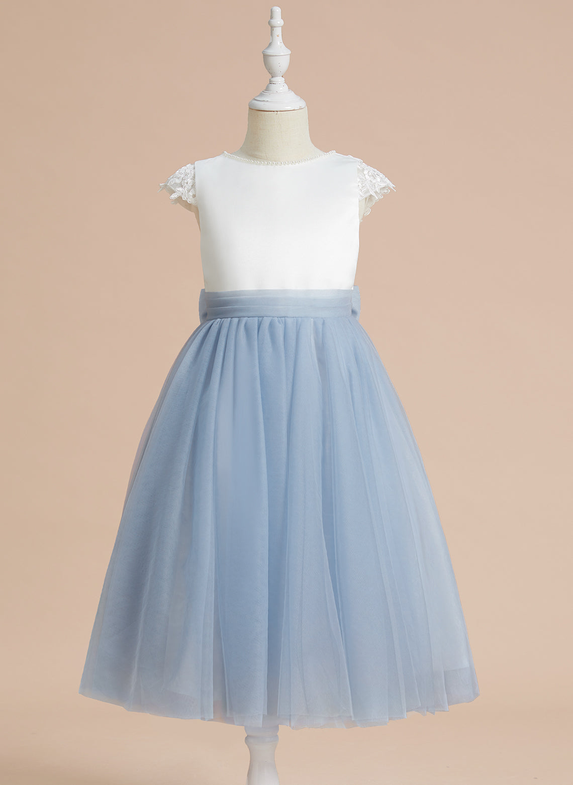 Vestido de niña de las flores para la Primera Comunión, corte en A, satén y tul, hasta la rodilla. 
