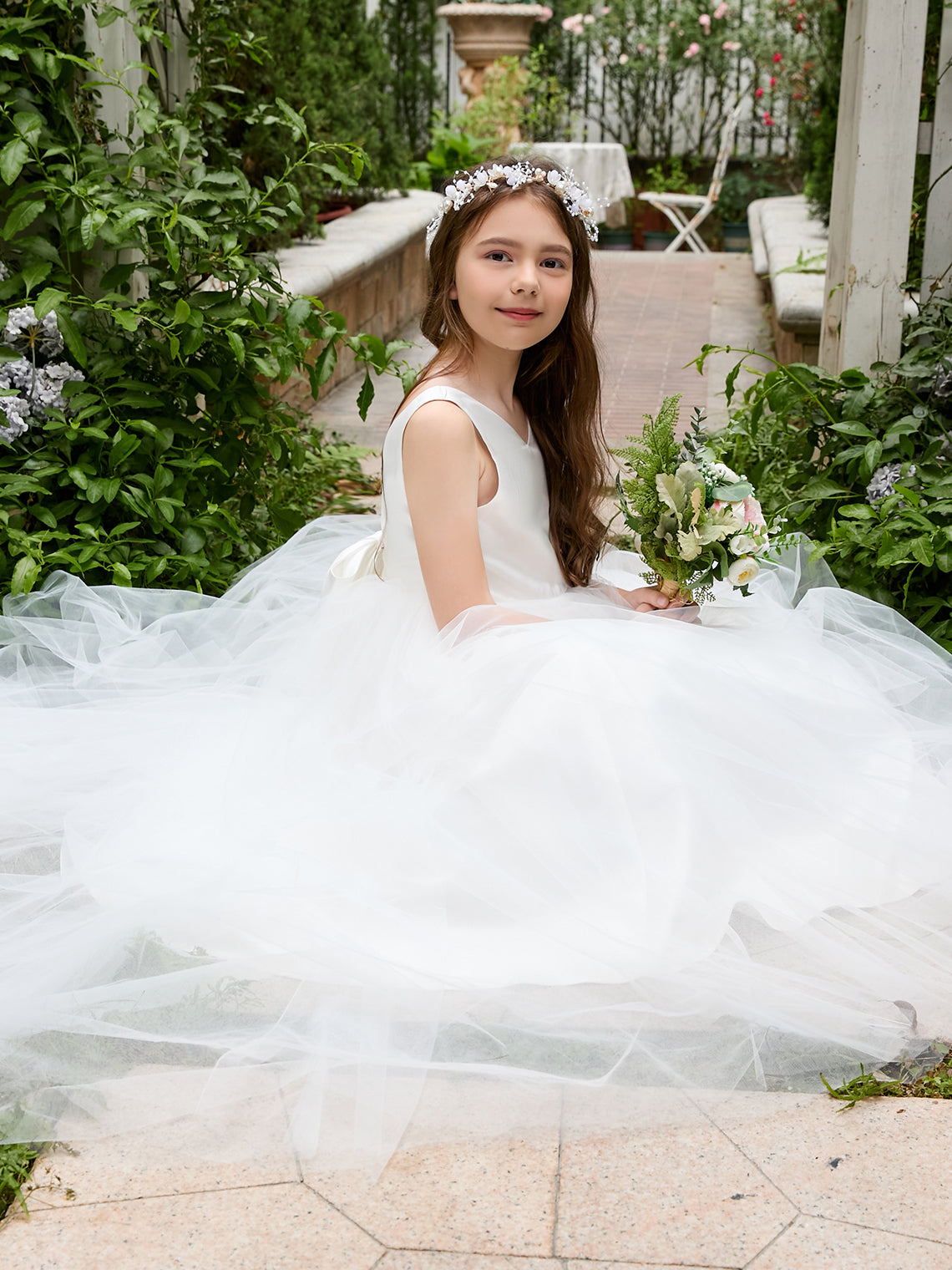 Vestido clásico blanco de corte A sin mangas para niña de las flores, de satén y tul 