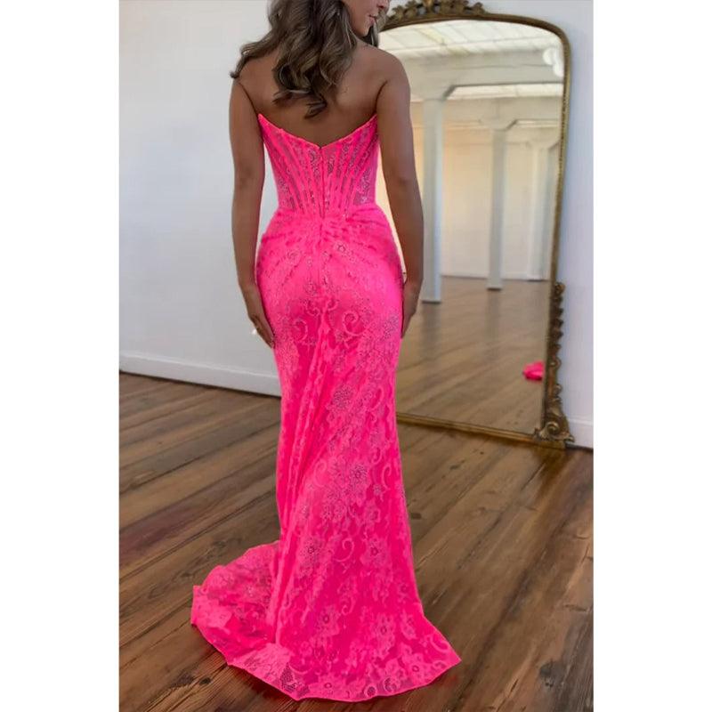 Vestido de fiesta de noche con apliques de encaje plisados ​​sin tirantes, abertura lateral y cola. 
