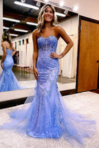 Robe de bal longue sirène en dentelle avec décolleté cœur et appliques