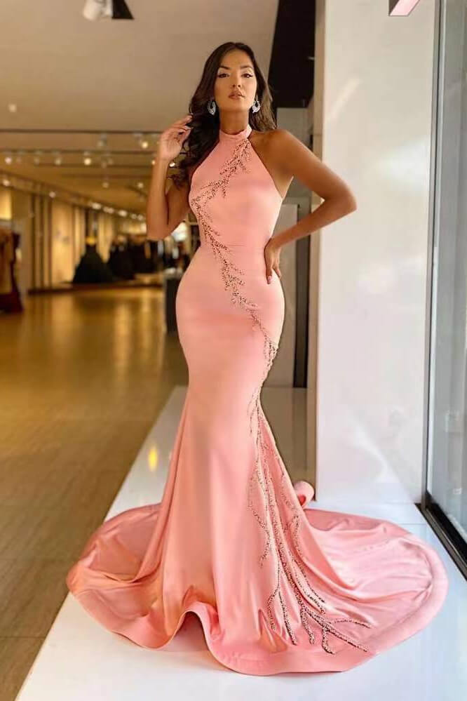 Deslumbrante vestido de graduación rosa sirena con exquisito aplique en el cuello alto.