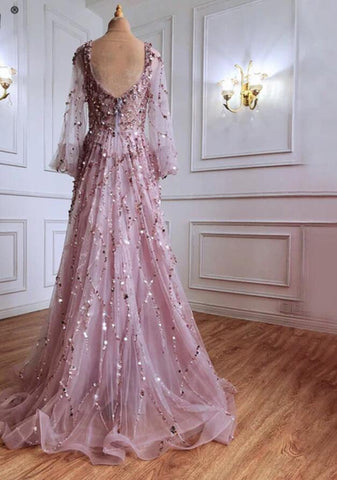 Robe de bal dorée à manches longues et col en V ornée d'appliques de sequins