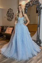 Precioso vestido de fiesta rosa de corte A con escote corazón y corsé, adornado con apliques.
