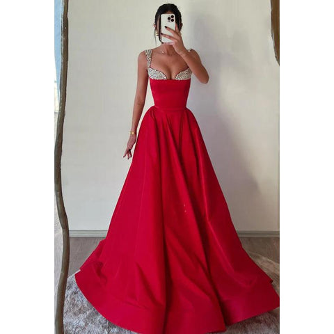 Elegante y lujoso vestido formal de fiesta de graduación con escote en V y tirantes finos de diamantes de imitación.